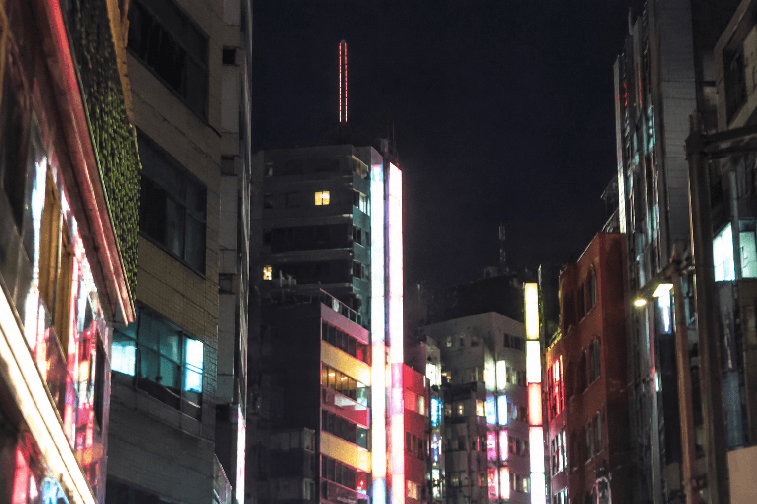 Tokyo midnight rain raw clip